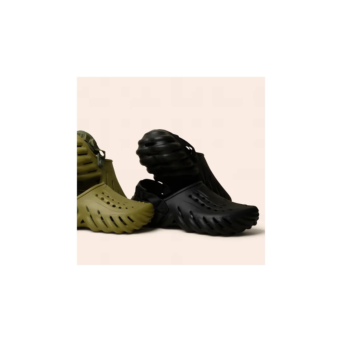 crocs-gallery-color:black; color:Black; alt:ALT130; file:207937_001-ALT130